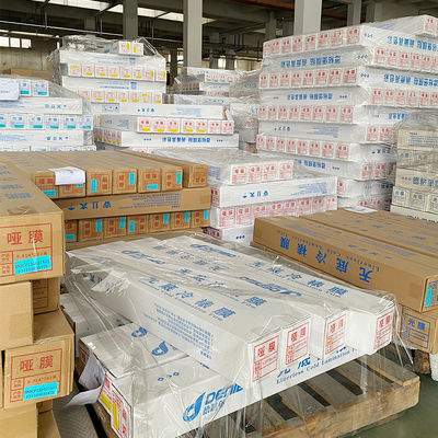 İyi bir fiyat. Altsız Soğuk Laminasyon Filmi BOPP Mat Soğuk Laminat Filmi Çalıştırılması Kolay çevrimiçi