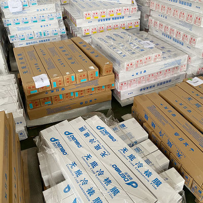 İyi bir fiyat. Glossy PVC Cold Laminating Film Low Wastage Çoklu Özellikler Customization çevrimiçi