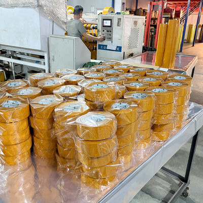 İyi bir fiyat. 50μ Kalınlığında Sarımsı Ambalaj Bandı 55mm X 150y Kutu Kapatma İçin çevrimiçi